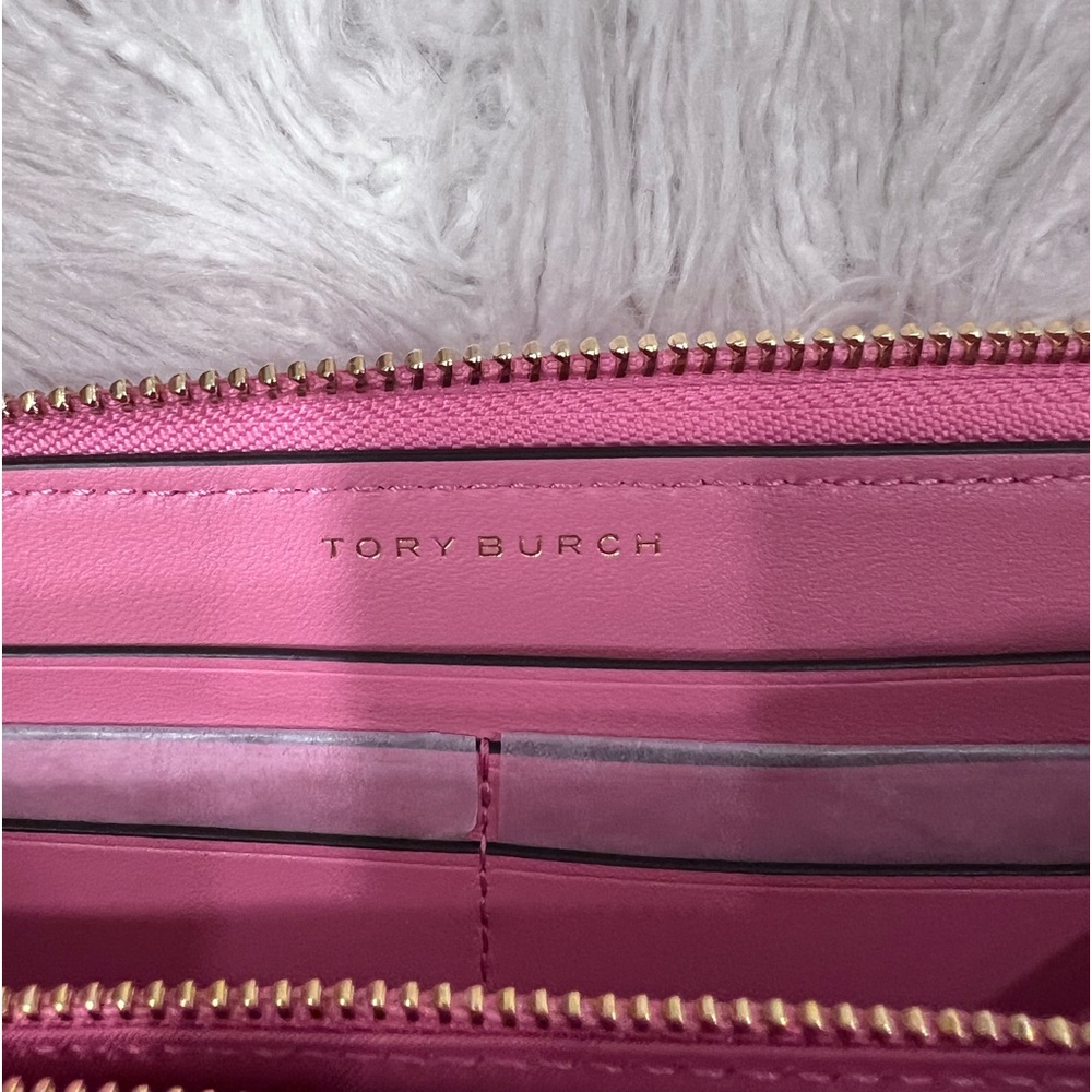 ✨SOLD✨ Tory Burch Kira Chevron zip continental wallet - Picture 6 of 13